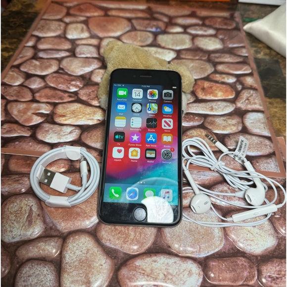 Apple iPhone Unlocked Space Gray 16GB